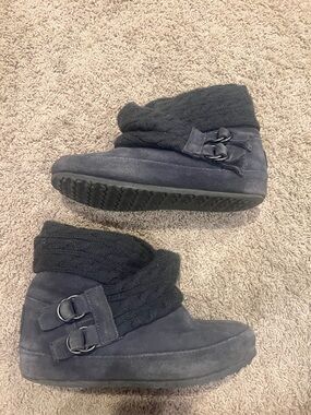 BearPaw Women's Black Knit Cuff Winter Boots with Buckle